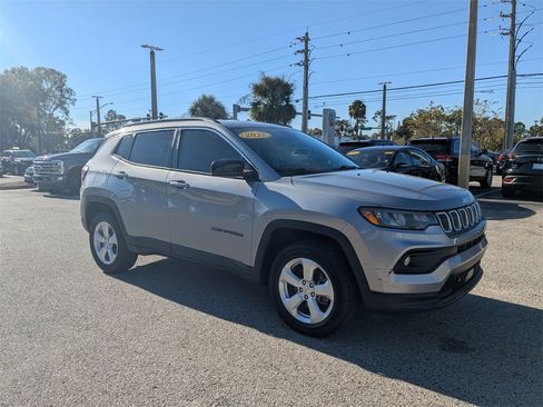 Used 2022 Jeep Compass Latitude image 12