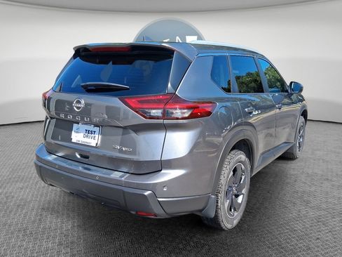 Used 2024 Nissan Rogue SV w/ SV Premium Package AWD/4WD image 3