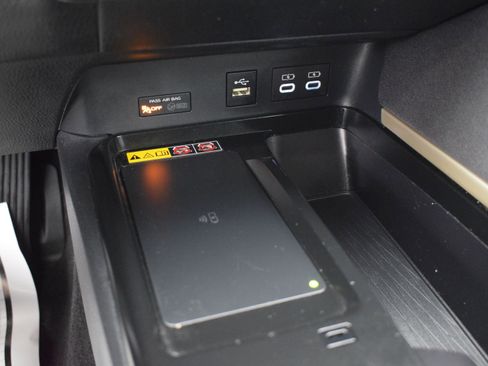 Used 2025 Toyota Camry LE image 15