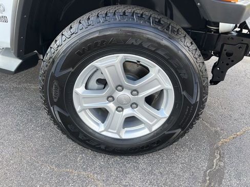 Used 2019 Jeep Wrangler Unlimited Sport S AWD/4WD image 11