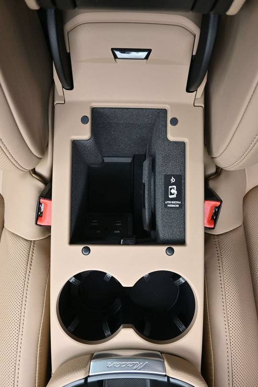 Certified 2026 Porsche Macan AWD/4WD image 25
