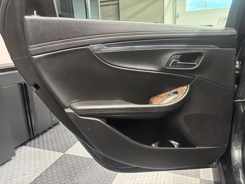 Used 2015 Chevrolet Impala LT FWD image 16