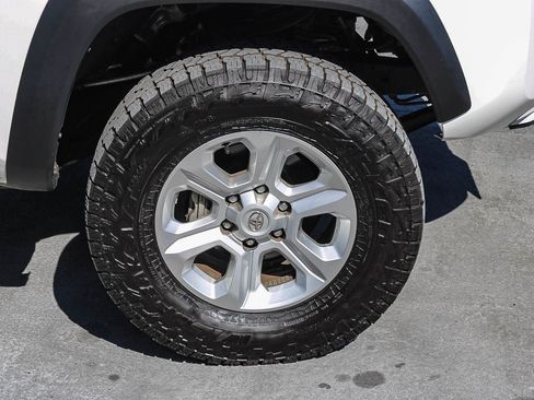 Used 2022 Toyota Tacoma TRD Off-Road image 11