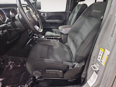 Used 2018 Jeep Wrangler Unlimited Sahara w/ Uconnect 4C Nav & Sound Group AWD/4WD image 9