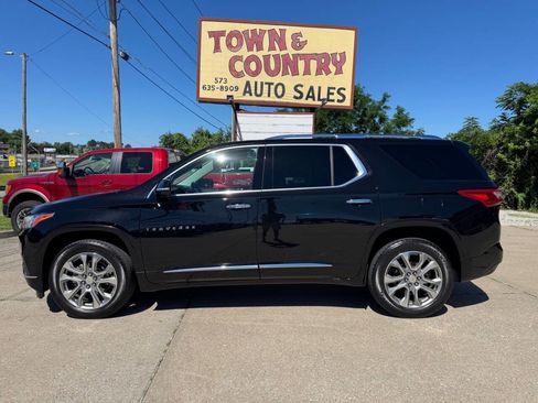 Used 2019 Chevrolet Traverse Premier w/ Driver Confidence II Package FWD image 4