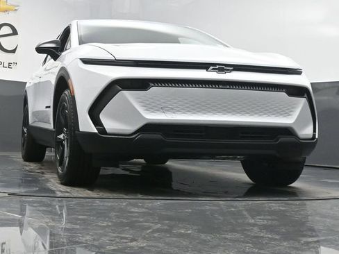 New 2026 Chevrolet Equinox EV LT image 3