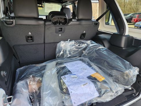 New 2025 Jeep Wrangler Unlimited Rubicon 392 image 22