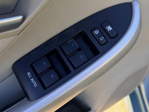 Used 2013 Toyota Prius Two image 11