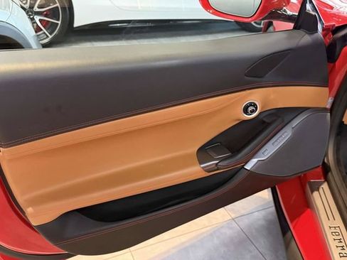 Used 2019 Ferrari Portofino RWD image 16
