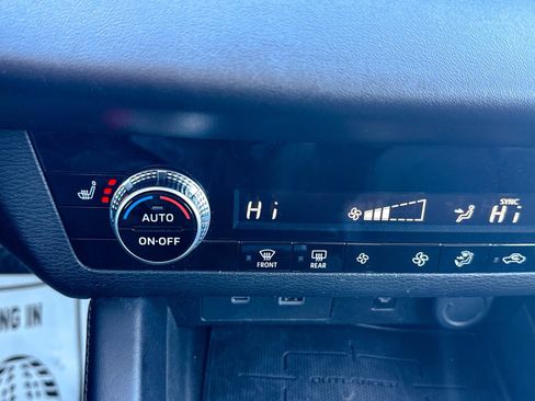 Used 2022 Mitsubishi Outlander SE image 32