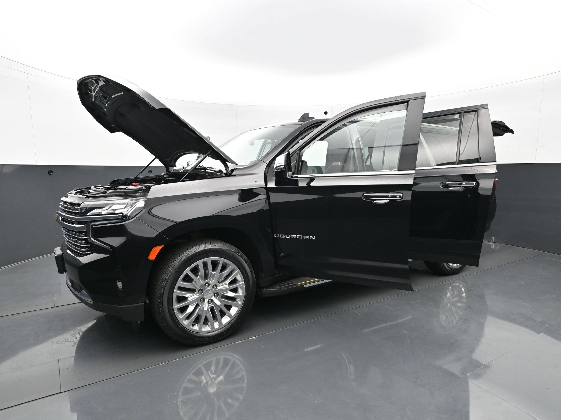 Used 2023 Chevrolet Suburban Premier AWD/4WD image 37