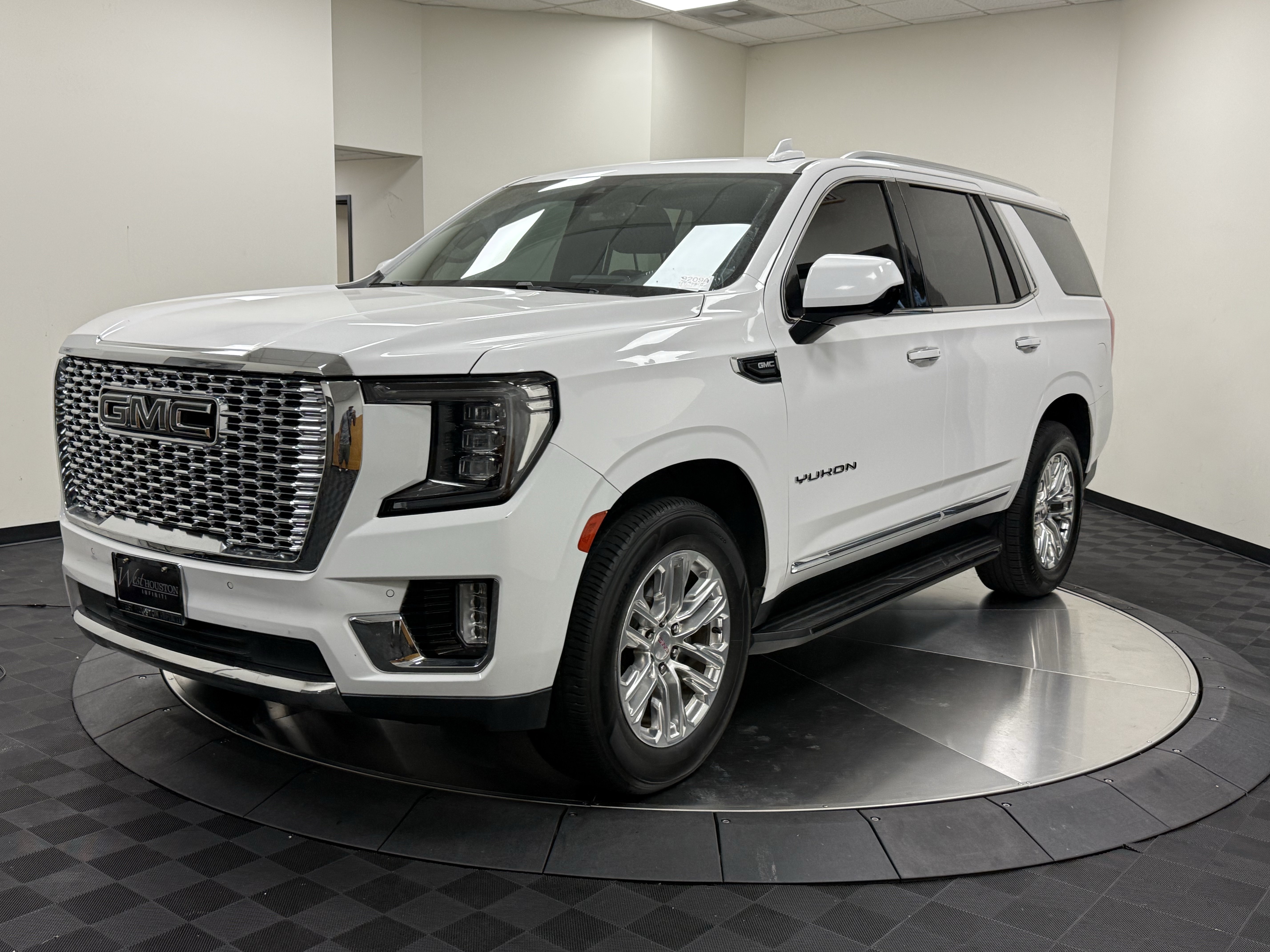 Used 2021 GMC Yukon SLT RWD image 3