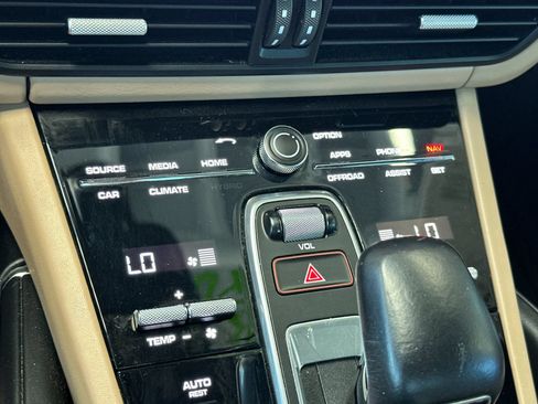 Used 2020 Porsche Cayenne Turbo AWD/4WD image 23