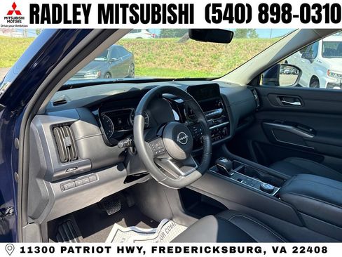 Used 2023 Nissan Pathfinder SL AWD/4WD image 4