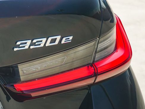 Used 2023 BMW 330e 330e w/ Driving Assistance Package image 12