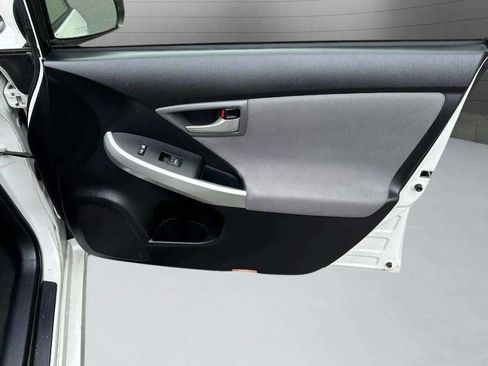 Used 2015 Toyota Prius Two image 17