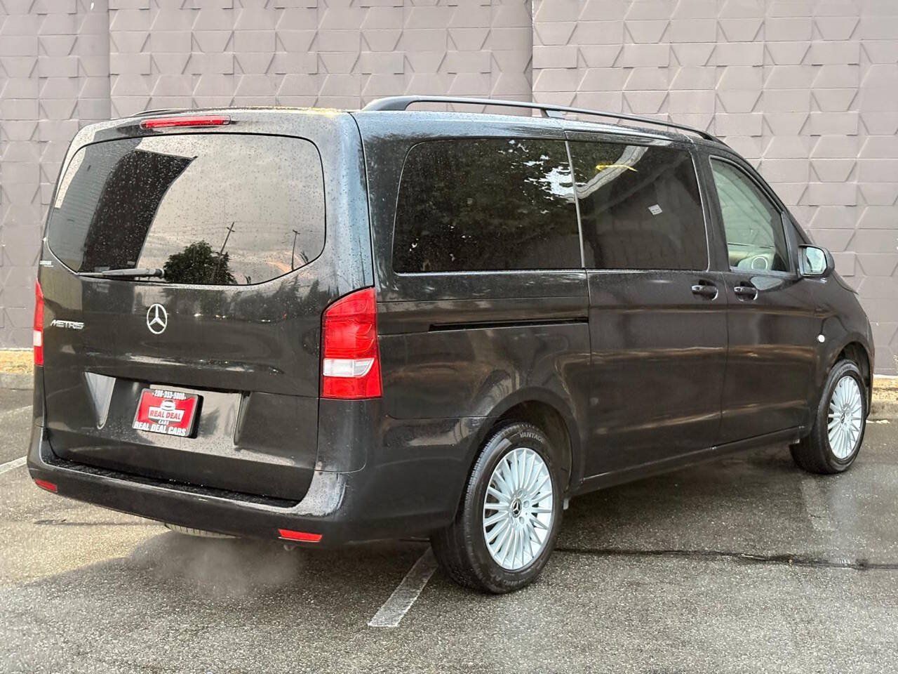 Used 2018 Mercedes-Benz Metris Passenger image 32