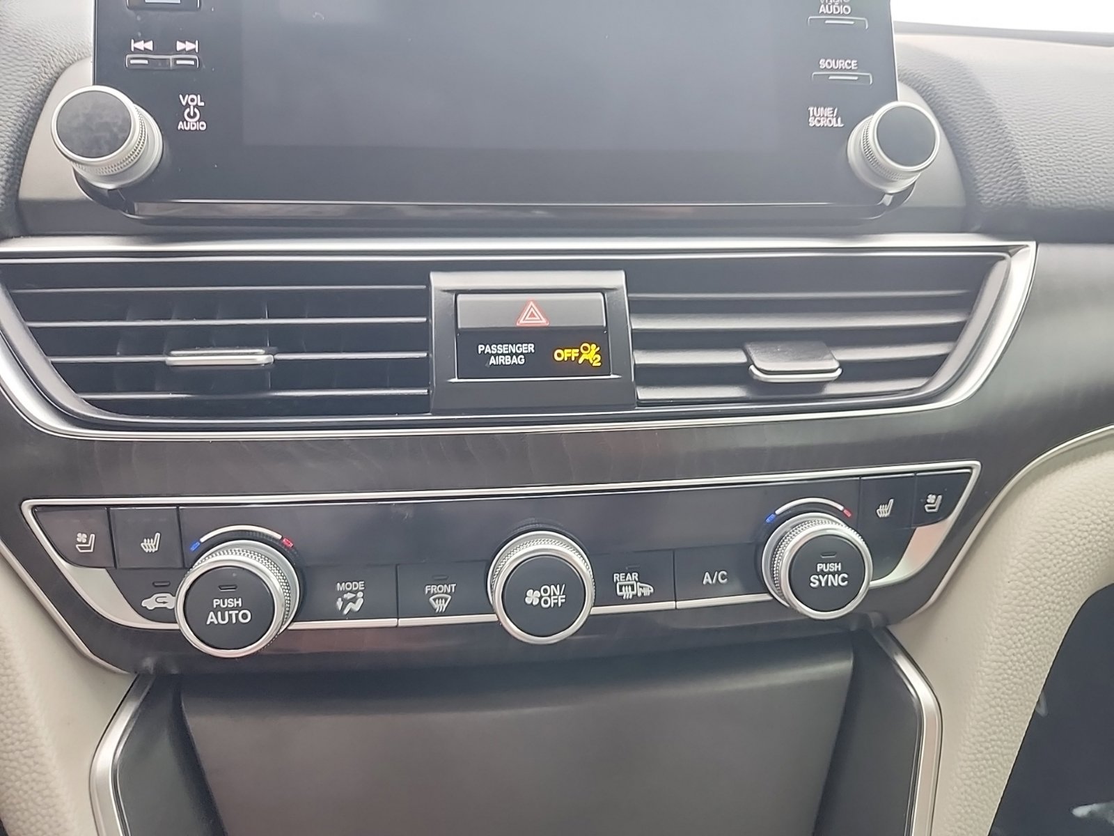 Used 2020 Honda Accord Touring image 25