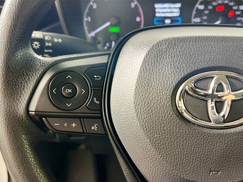 Used 2025 Toyota Corolla LE w/ Convenience Package image 18