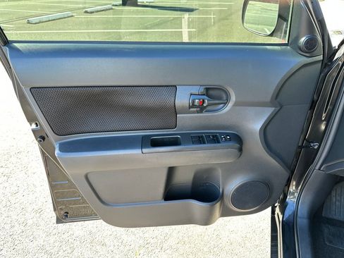 Used 2010 Scion xB FWD image 11
