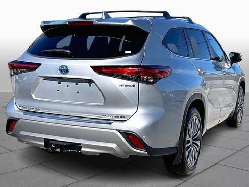 Used 2021 Toyota Highlander Platinum image 13