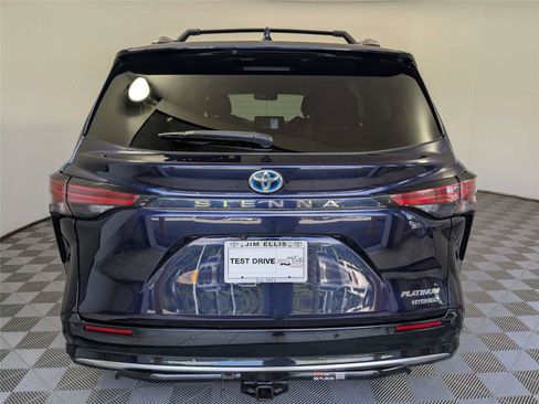 Certified 2022 Toyota Sienna Platinum FWD image 6