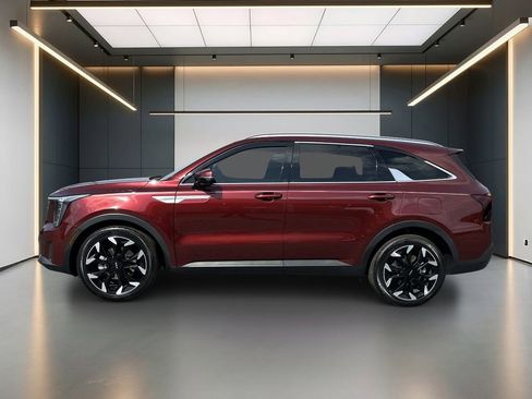 Used 2024 Kia Sorento EX w/ Panoramic Sunroof Package image 2