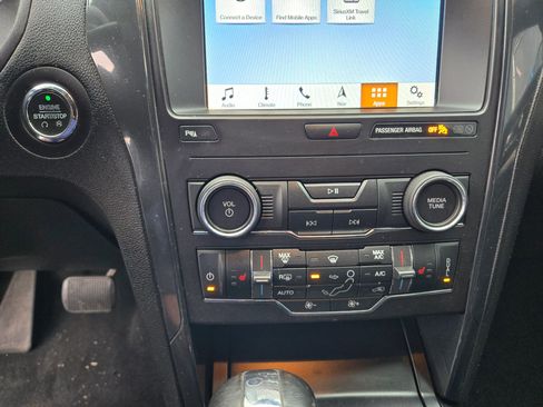 Used 2019 Ford Explorer XLT w/ Equipment Group 202A AWD/4WD image 46