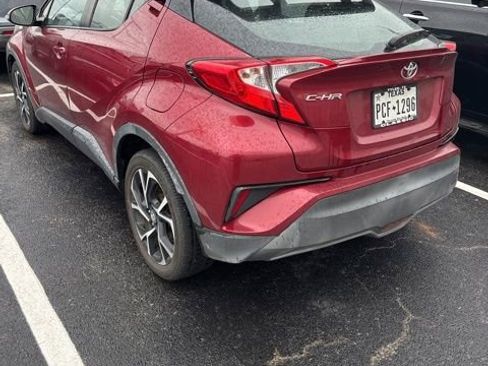 Used 2018 Toyota C-HR XLE FWD image 3