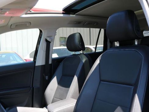Used 2021 Volkswagen Tiguan SE w/ Panoramic Sunroof Package AWD/4WD image 8