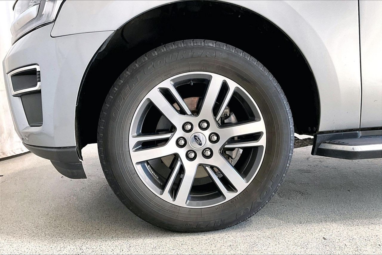 Used 2023 Ford Expedition Max Limited AWD/4WD image 6