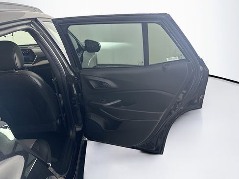 Used 2025 Chevrolet Trax LT w/ LT Convenience Package image 30