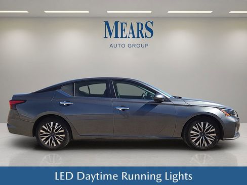 Used 2023 Nissan Altima 2.5 SV image 7