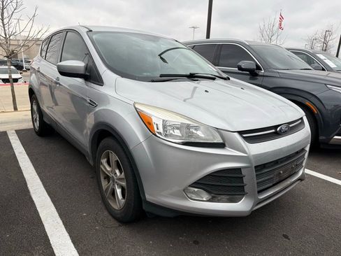 Used 2016 Ford Escape SE image 3