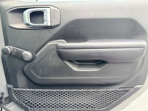 Used 2018 Jeep Wrangler Unlimited Sport image 15