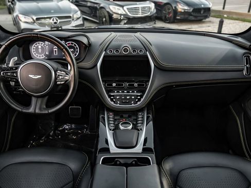 Used 2021 Aston Martin DBX image 11