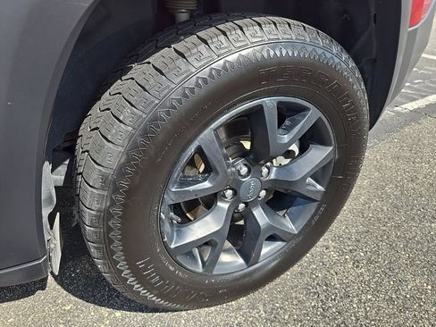 Used 2017 Jeep Cherokee Trailhawk w/ Comfort/Convenience Group AWD/4WD image 17