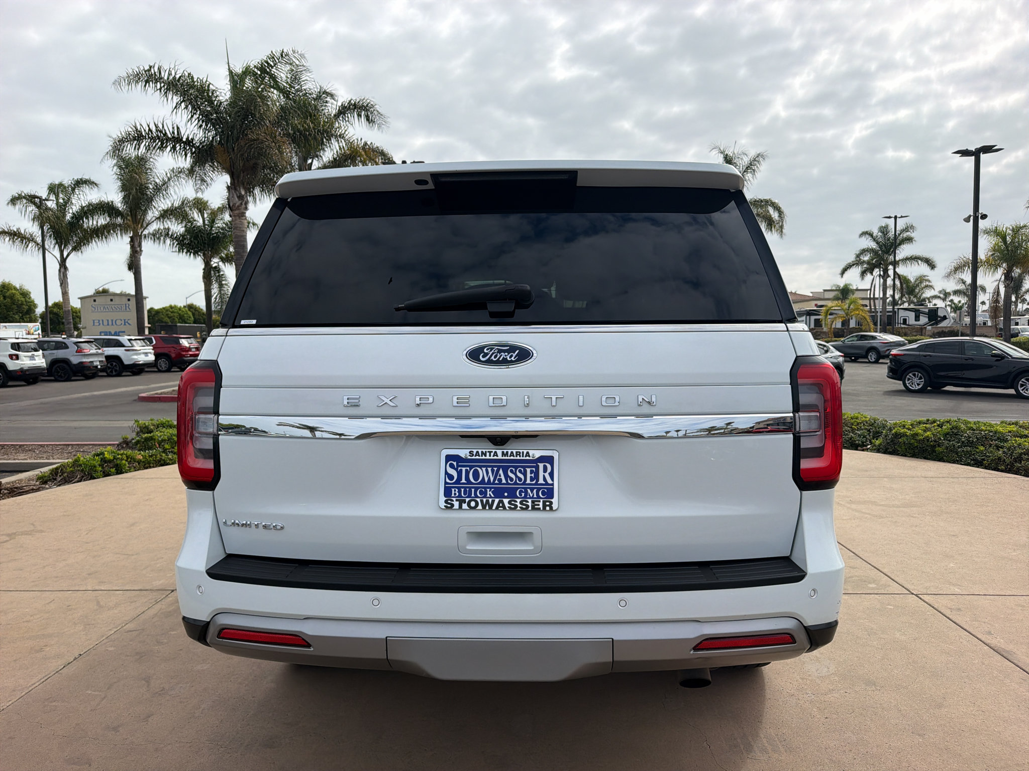 Used 2024 Ford Expedition Limited AWD/4WD image 6