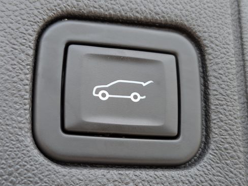 Certified 2023 GMC Terrain SLT FWD image 18