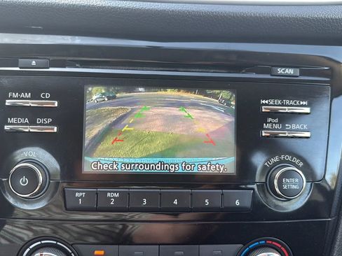 Used 2015 Nissan Rogue S image 38