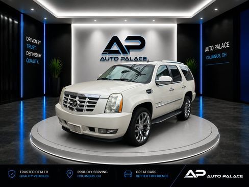 Used 2007 Cadillac Escalade AWD w/ Climate Package image 1