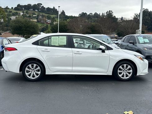 Used 2023 Toyota Corolla LE image 2