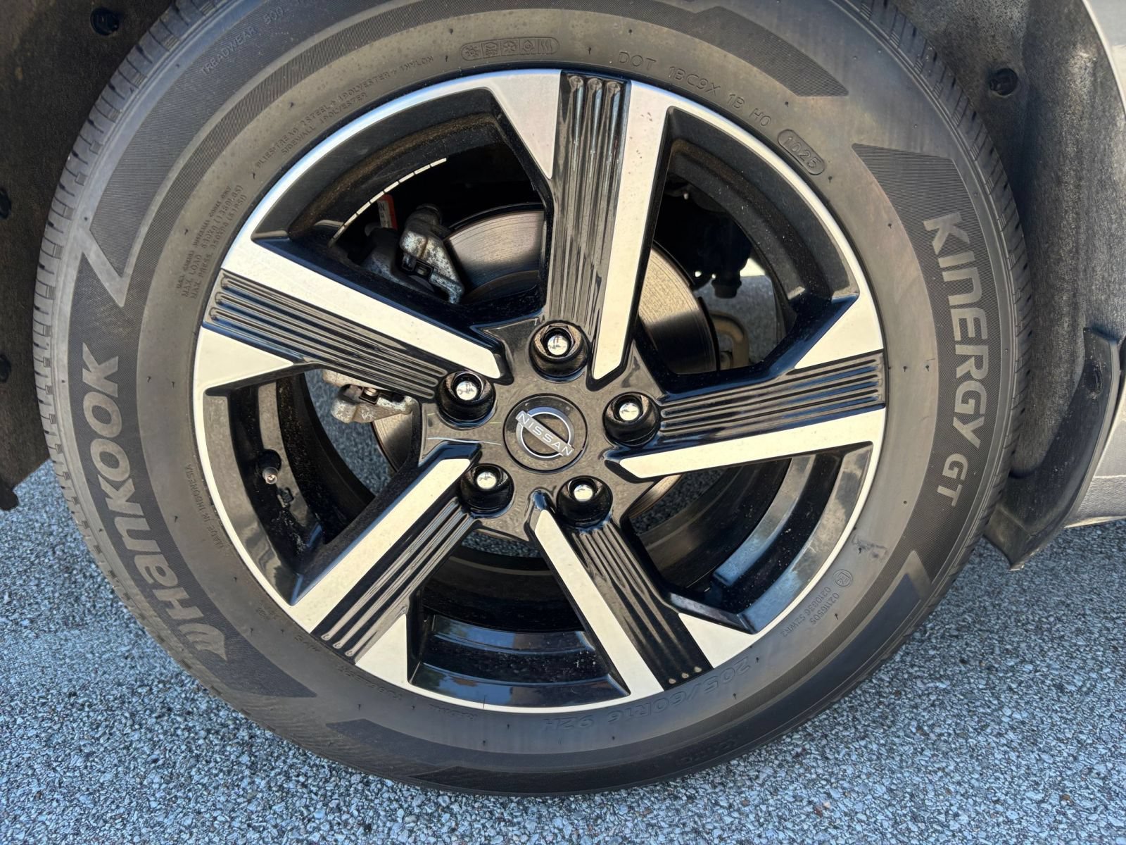 Used 2025 Nissan Sentra SV FWD image 27