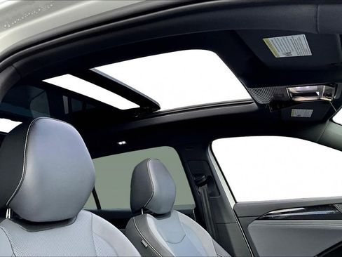 New 2026 Volkswagen Tiguan SE R-Line image 25