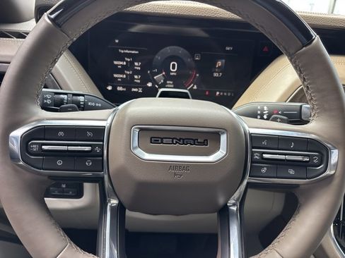 Used 2025 GMC Yukon Denali w/ Denali Reserve Package image 32