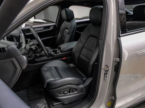 Used 2024 Porsche Cayenne Coupe AWD/4WD image 34