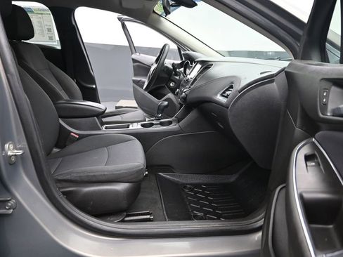 Used 2018 Chevrolet Cruze LT FWD image 7