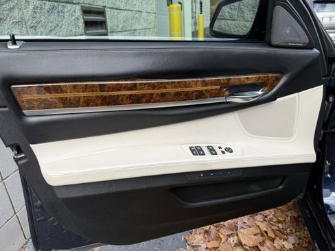 Used 2014 BMW 750Li image 21