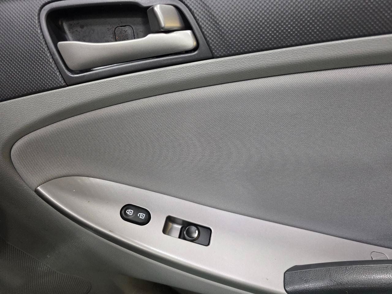 Used 2017 Hyundai Accent SE FWD image 25