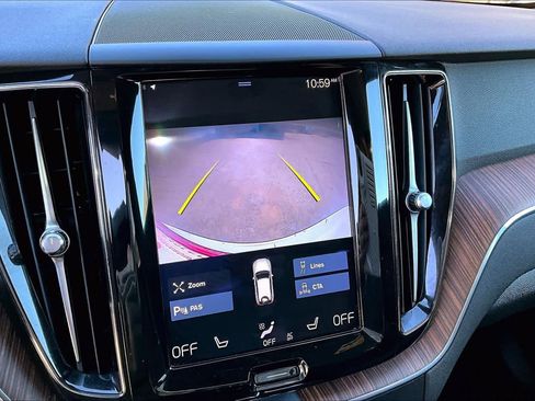 Used 2021 Volvo XC60 T5 Momentum image 23